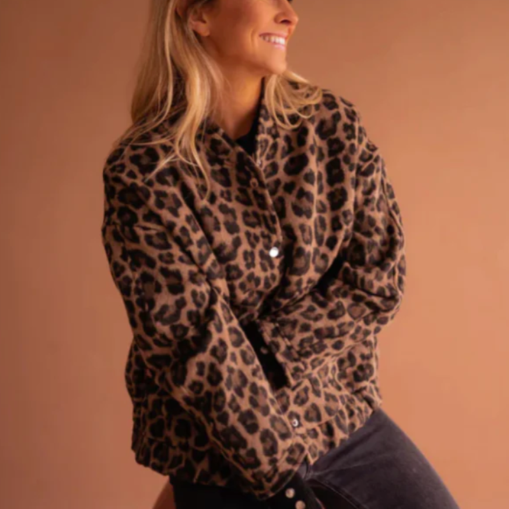 LEONA™ | Bomberjasje met Luipaardprint